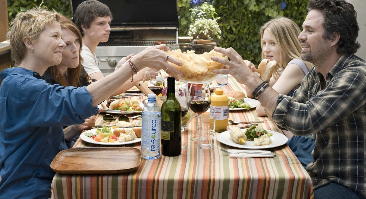 Annette Bening, Julianne Moore, Josh Hutcherson, Mia Wasikowska, and Mark Ruffalo.