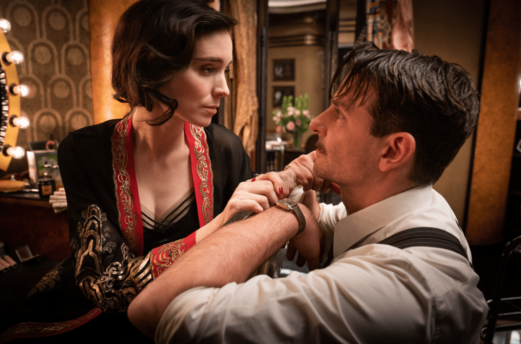 ‘Nightmare Alley’ is Beautifully Hollow